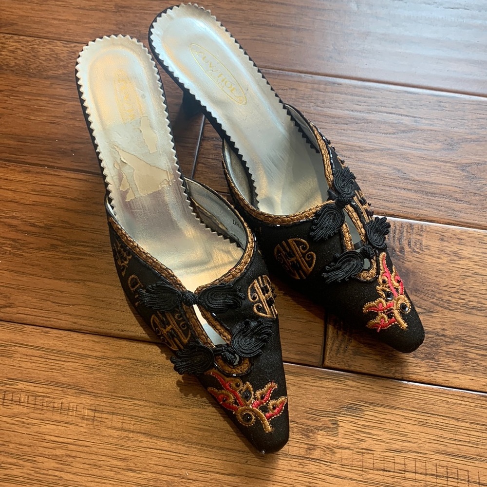 VINTAGE Embroidered Mule shoe